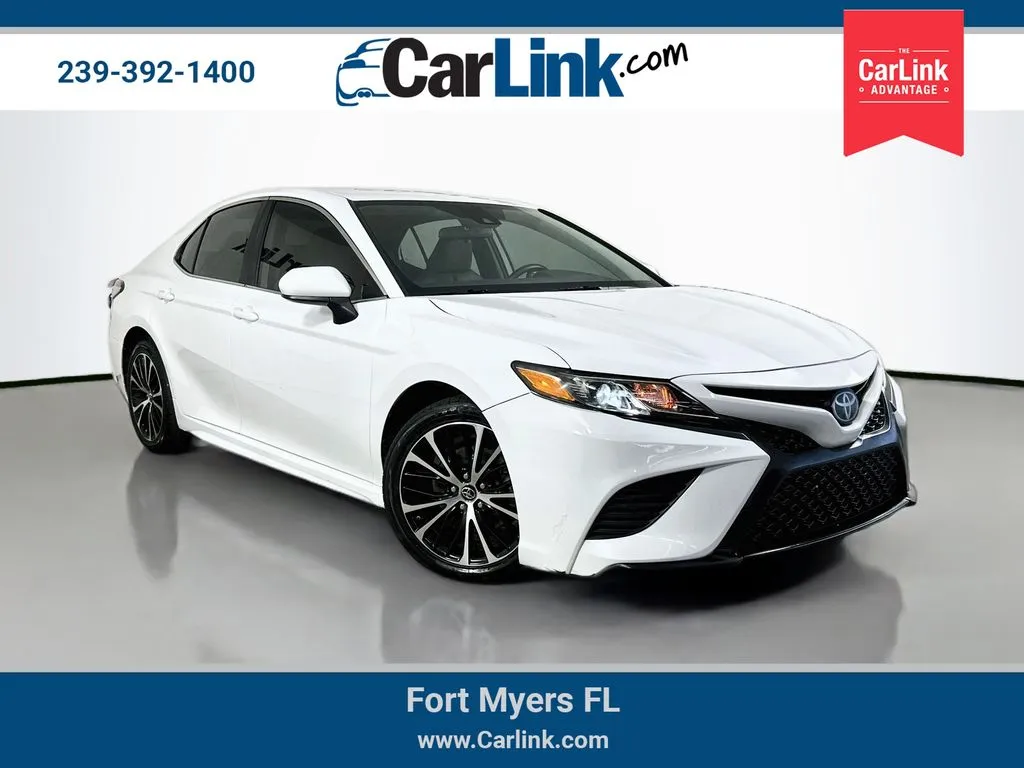 White 2019 Toyota Camry SE for sale in Fort Myers, FL