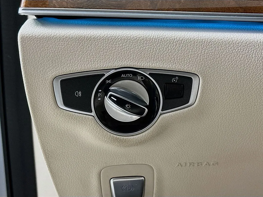 2018 Mercedes-Benz E-Class E300 - Photo 12