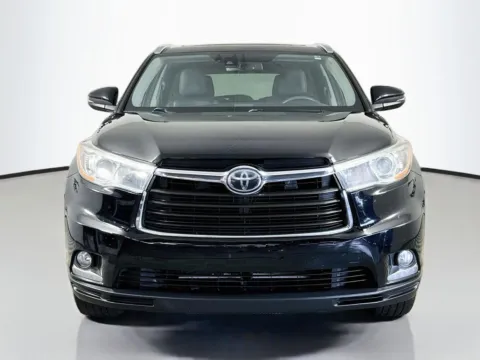 Photos of 2016 Toyota Highlander Limited Platinum V6 for sale in Fort Myers, FL at CarLink Fort Myers