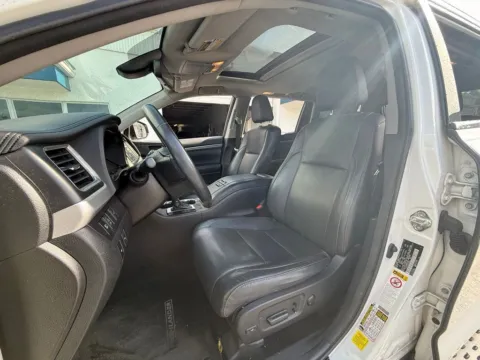 More photos of 2018 Toyota Highlander Limited at CarLink Fort Myers, FL