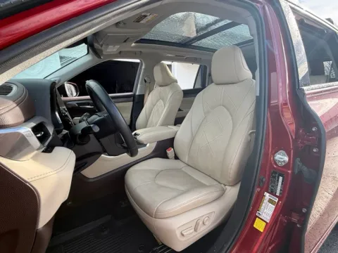More photos of 2022 Toyota Highlander Hybrid Platinum at CarLink Fort Myers, FL