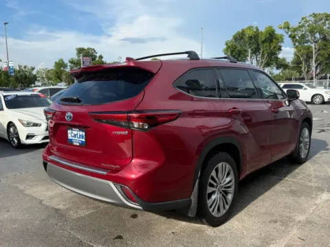 Another view of 2022 Toyota Highlander Hybrid Platinum for sale in Fort Myers, FL at CarLink Fort Myers
