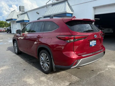 Photos of 2022 Toyota Highlander Hybrid Platinum for sale in Fort Myers, FL at CarLink Fort Myers