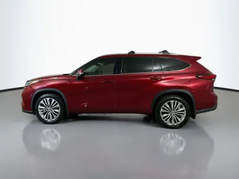 More photos of 2022 Toyota Highlander Hybrid Platinum at CarLink Fort Myers, FL