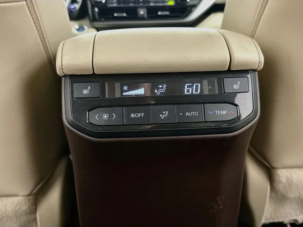 2022 Toyota Highlander Platinum - Photo 32