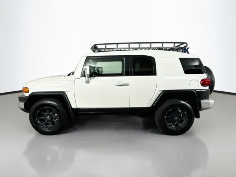 More photos of 2011 Toyota FJ Cruiser at CarLink Fort Myers, FL