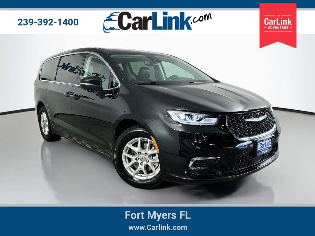 Black 2023 Chrysler Pacifica Touring L for sale in Fort Myers, FL