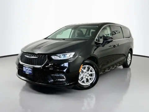 Another view of 2023 Chrysler Pacifica Touring L for sale in Fort Myers, FL at CarLink Fort Myers