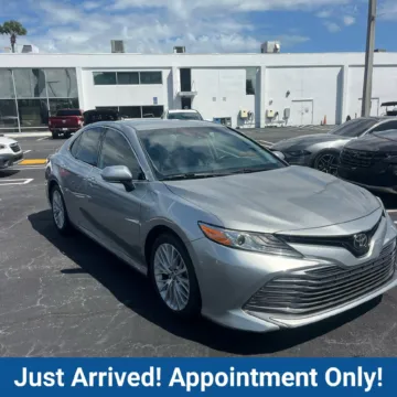 Silver 2019 Toyota Camry XLE for sale in Fort Myers, FL