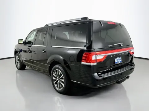 More photos of 2017 Lincoln Navigator L Select at CarLink Fort Myers, FL
