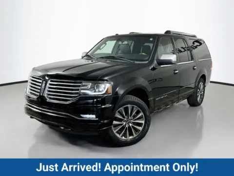 Another view of 2017 Lincoln Navigator L Select for sale in Fort Myers, FL at CarLink Fort Myers
