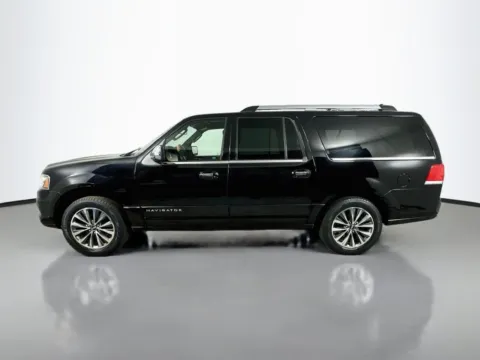 More photos of 2017 Lincoln Navigator L Select at CarLink Fort Myers, FL