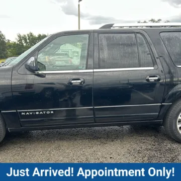 More photos of 2017 Lincoln Navigator L Select at CarLink Fort Myers, FL