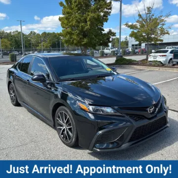 Black 2022 Toyota Camry SE for sale in Fort Myers, FL