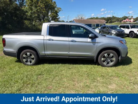 More photos of 2017 Honda Ridgeline RTL-E at CarLink Fort Myers, FL