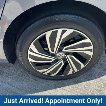 More photos of 2020 Volkswagen Jetta SEL at CarLink Fort Myers, FL