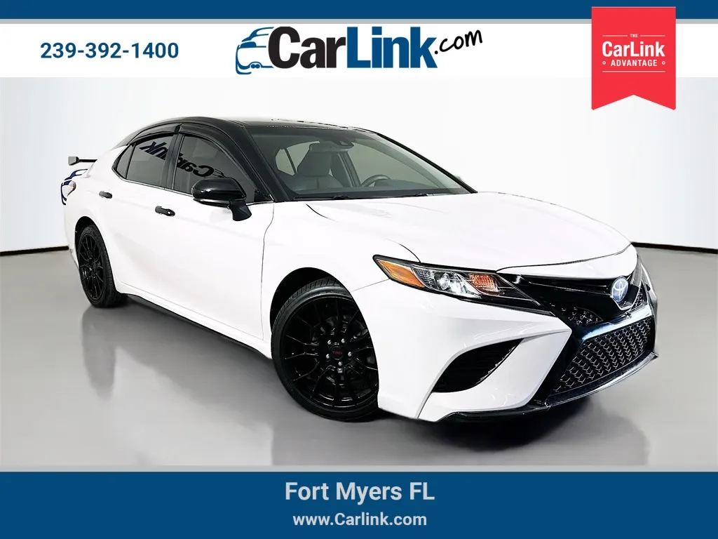 White 2018 Toyota Camry SE for sale in Fort Myers, FL