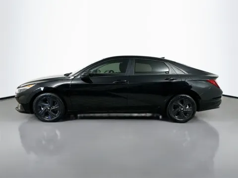 More photos of 2022 Hyundai Elantra SEL at CarLink Fort Myers, FL