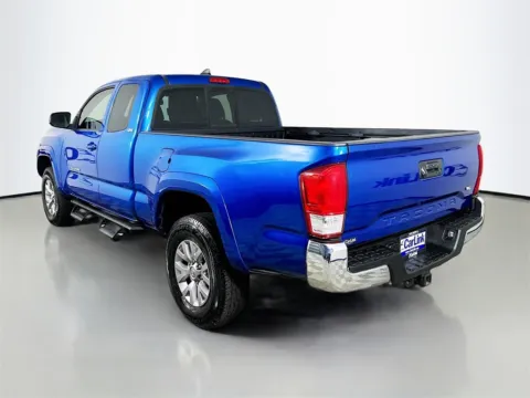 More photos of 2017 Toyota Tacoma SR5 at CarLink Fort Myers, FL