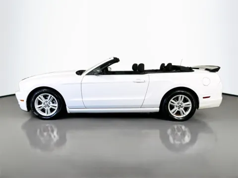 More photos of 2014 Ford Mustang V6 at CarLink Fort Myers, FL