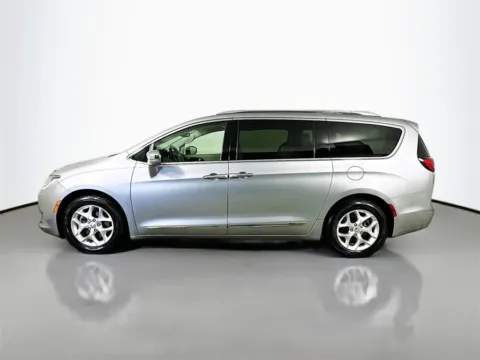 More photos of 2020 Chrysler Pacifica Limited at CarLink Fort Myers, FL