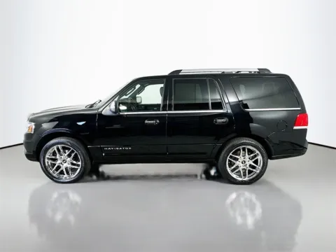 More photos of 2017 Lincoln Navigator Reserve at CarLink Fort Myers, FL