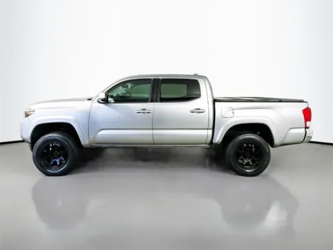 More photos of 2016 Toyota Tacoma SR5 at CarLink Fort Myers, FL
