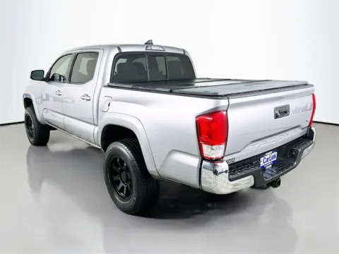 More photos of 2016 Toyota Tacoma SR5 at CarLink Fort Myers, FL