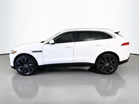 More photos of 2018 Jaguar F-PACE 35t at CarLink Fort Myers, FL