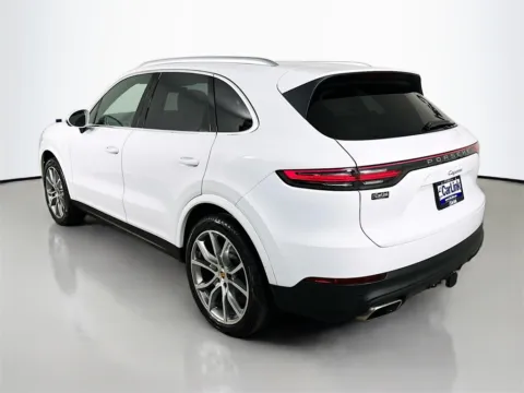 More photos of 2020 Porsche Cayenne at CarLink Fort Myers, FL