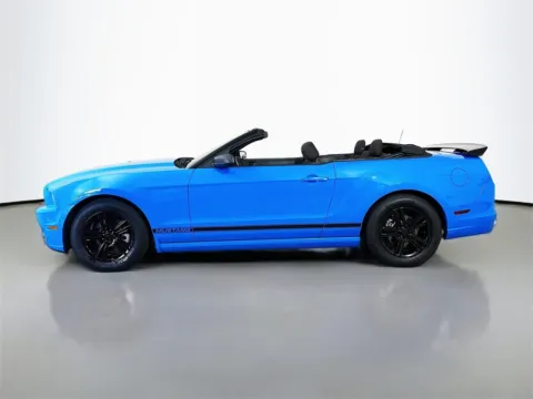 More photos of 2014 Ford Mustang V6 at CarLink Fort Myers, FL
