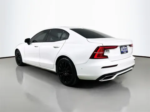 More photos of 2022 Volvo S60 B5 R-Design at CarLink Fort Myers, FL