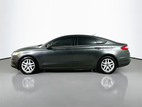 More photos of 2016 Ford Fusion SE at CarLink Fort Myers, FL