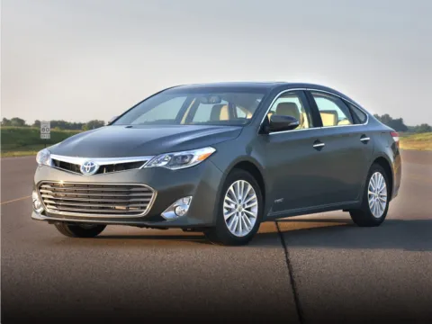 White 2013 Toyota Avalon Hybrid Limited for sale in Columbus, NE