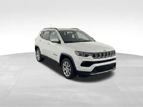 Photos of 2023 Jeep Compass Latitude Lux for sale in Columbus, NE at Gregg Young Chevrolet GMC of Columbus