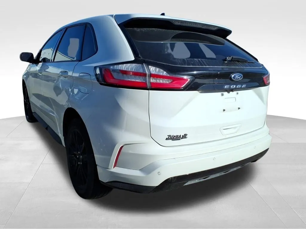 2024 Ford Edge SEL ST-Line photo 2