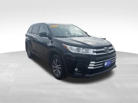 More photos of 2017 Toyota Highlander XLE at Gregg Young Chevrolet GMC of Columbus, NE