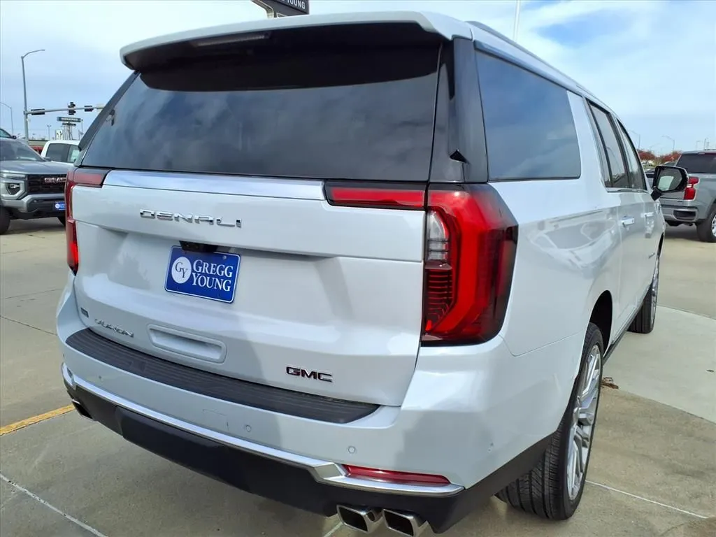 2026 Gmc Yukon XL Denali photo 2