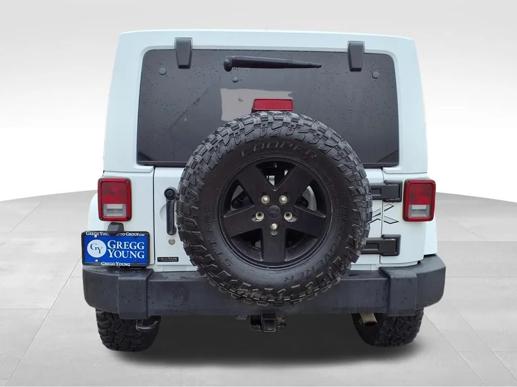 2015 Jeep Wrangler Unlimited Sahara X photo 2