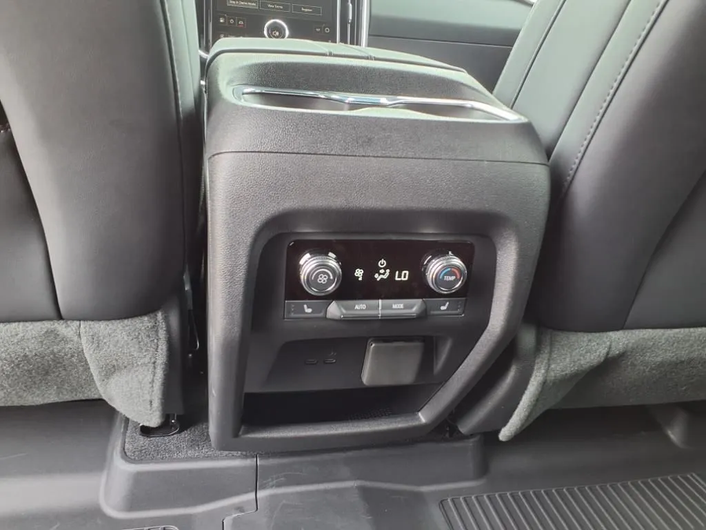 2025 Gmc Acadia Denali photo 4