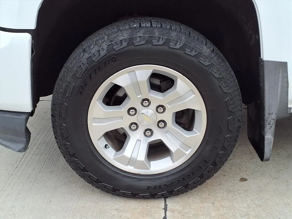 2018 Chevrolet Silverado 1500 LT photo 3