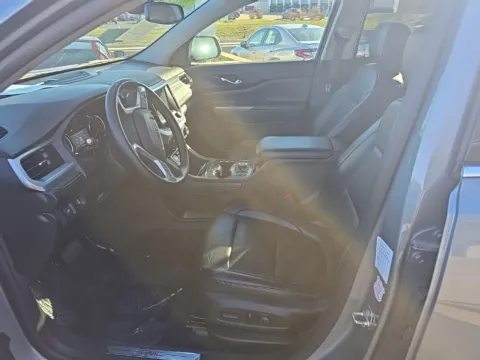 More photos of 2023 GMC Acadia SLT at MAG Auto - Munsterman Automotive Group, MO