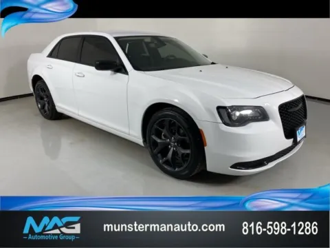 White 2023 Chrysler 300 Touring for sale in Blue Springs, MO