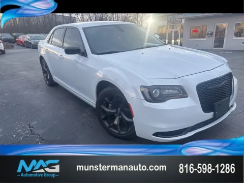 White 2023 Chrysler 300 Touring for sale in Blue Springs, MO