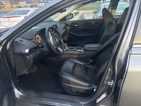More photos of 2021 Nissan Altima 2.0 SR at MAG Auto - Munsterman Automotive Group, MO