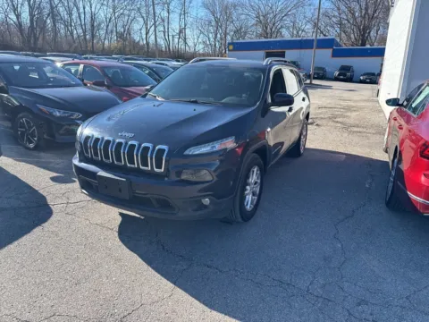 Photos of 2016 Jeep Cherokee Latitude for sale in Blue Springs, MO at MAG Auto - Munsterman Automotive Group