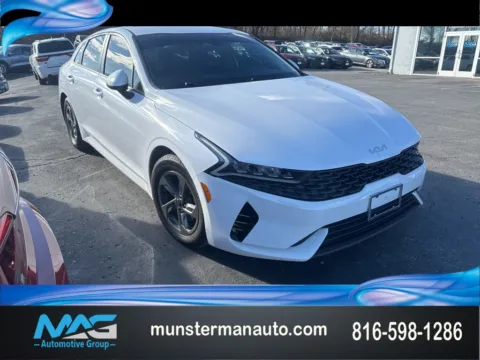 White 2022 Kia K5 LXS for sale in Blue Springs, MO