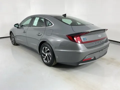 More photos of 2022 Hyundai Sonata Hybrid Blue at MAG Auto - Munsterman Automotive Group, MO