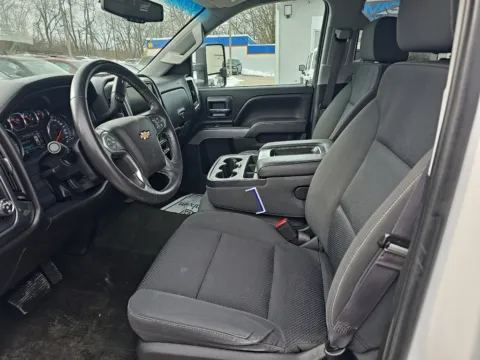 More photos of 2017 Chevrolet Silverado 1500 LT at MAG Auto - Munsterman Automotive Group, MO