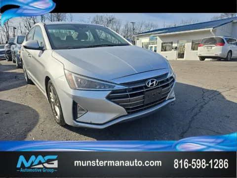 Silver 2019 Hyundai Elantra SEL for sale in Blue Springs, MO